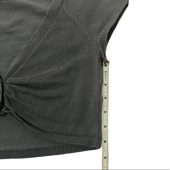 Grey Crop Top with V-Neck - Picture 5 of 10